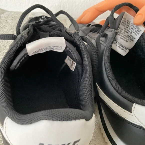 Nike Cortez 904764-001 black and white unisex Size 6 youth - Picture 7 of 10